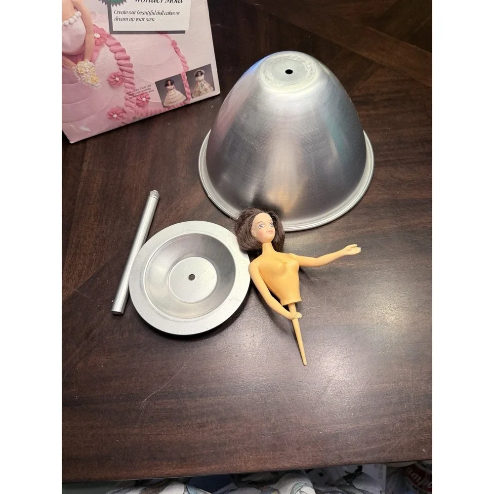 Wilton Classic Wonder Mold with Doll Princess Barbie Cake Dress